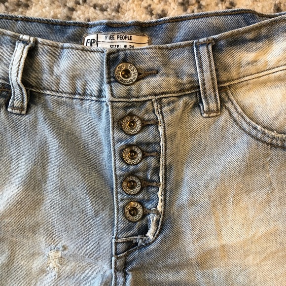 Free People Raw Edge Denim Distressed Cut-off Shorts Size 24 - Picture 6 of 15